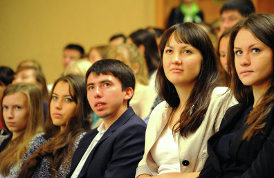 上海合作组织国家青年创新论坛参与者