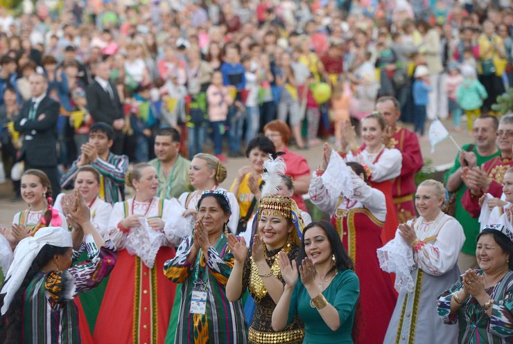 Международный фестиваль национальных культур "Бердэмлек – Содружество" с участием представителей государств-членов ШОС и БРИКС