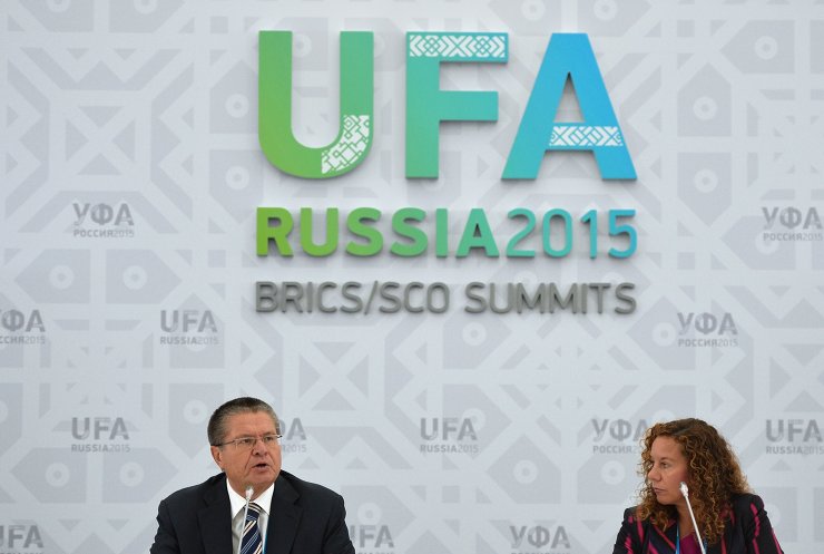 俄罗斯联邦经济发展部部长乌留卡耶夫举行新闻发布会